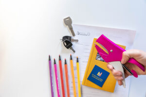 Confronto dettagliato tra Ditta individuale o società unipersonale (S.r.l.) per un freelance che valuta l'opzione migliore per crescita e protezione del patrimonio.